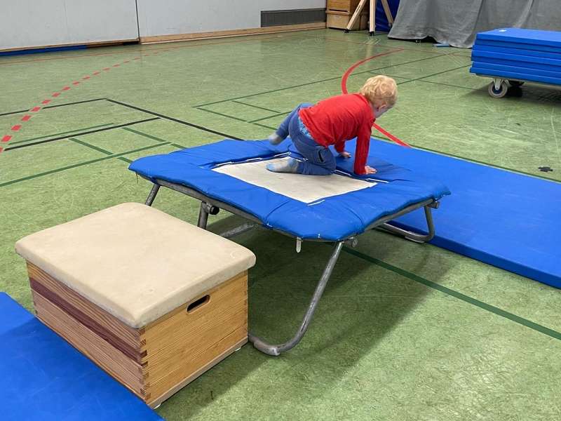 Turnen in der Sporthalle (3)